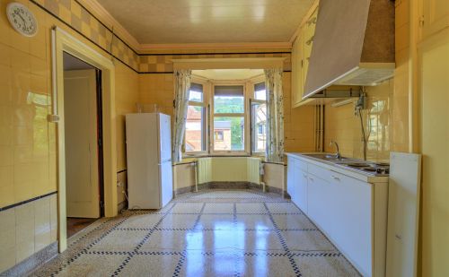 Maison 3 chambres avec garage, jardin et terrasse - prévoir rénovation Maison 3 chambres avec garage, jardin et terrasse - prévoir rénovation