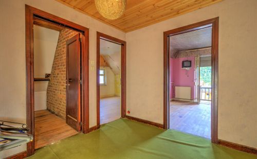 Maison 3 chambres avec garage, jardin et terrasse - prévoir rénovation Maison 3 chambres avec garage, jardin et terrasse - prévoir rénovation