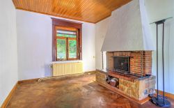 Maison 3 chambres avec garage, jardin et terrasse - prévoir rénovation Maison 3 chambres avec garage, jardin et terrasse - prévoir rénovation