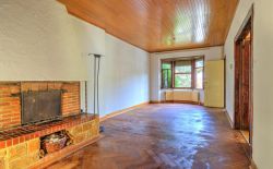 Maison 3 chambres avec garage, jardin et terrasse - prévoir rénovation Maison 3 chambres avec garage, jardin et terrasse - prévoir rénovation