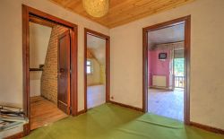 Maison 3 chambres avec garage, jardin et terrasse - prévoir rénovation Maison 3 chambres avec garage, jardin et terrasse - prévoir rénovation