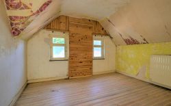 Maison 3 chambres avec garage, jardin et terrasse - prévoir rénovation Maison 3 chambres avec garage, jardin et terrasse - prévoir rénovation