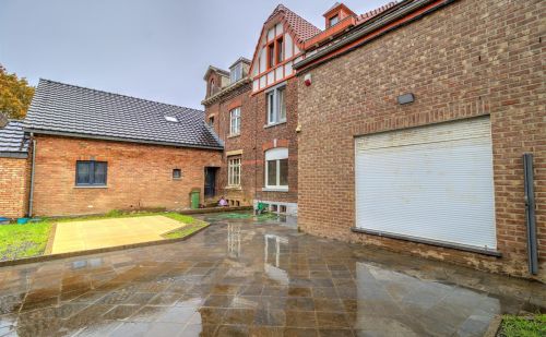 Maison 3 chambres à rénover avec garage et terrasse Maison 3 chambres à rénover avec garage et terrasse