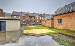 Maison 3 chambres à rénover avec garage et terrasse Maison 3 chambres à rénover avec garage et terrasse