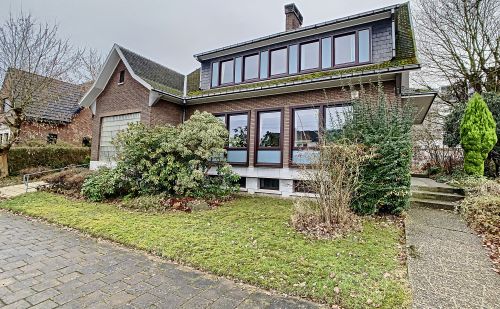 Grande maison 5 chambres à vendre à Seraing