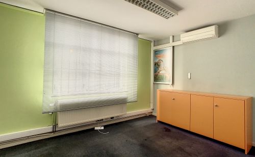 Maison de commerce ou de bureaux au centre de Grâce-Hollogne