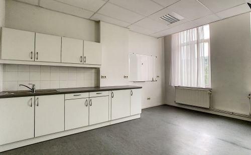 Maison de commerce au centre de Hamoir