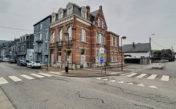 Maison de commerce au centre de Hamoir