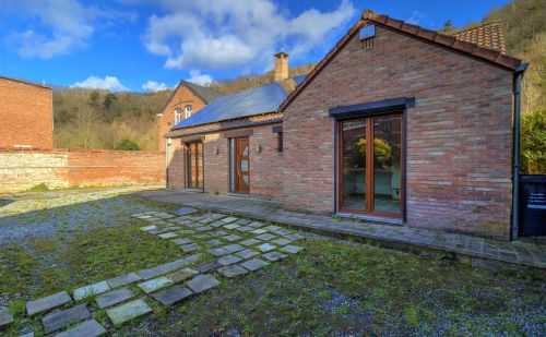 Bungalow 3 chambres avec jardin, garage et boxes à chevaux Bungalow 3 chambres avec jardin, garage et boxes à chevaux