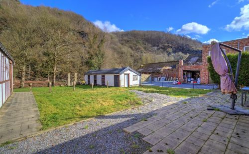 Bungalow 3 chambres avec jardin, garage et boxes à chevaux Bungalow 3 chambres avec jardin, garage et boxes à chevaux