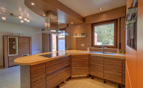 Bungalow 3 chambres avec jardin, garage et boxes à chevaux Bungalow 3 chambres avec jardin, garage et boxes à chevaux