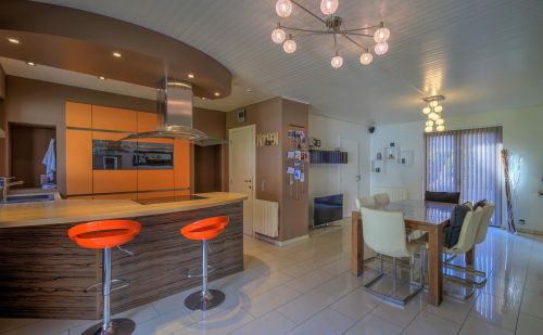 Bungalow 3 chambres avec jardin, garage et boxes à chevaux Bungalow 3 chambres avec jardin, garage et boxes à chevaux