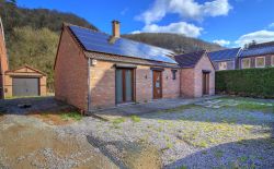 Bungalow 3 chambres avec jardin, garage et boxes à chevaux Bungalow 3 chambres avec jardin, garage et boxes à chevaux