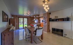 Bungalow 3 chambres avec jardin, garage et boxes à chevaux Bungalow 3 chambres avec jardin, garage et boxes à chevaux