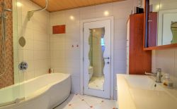 Bungalow 3 chambres avec jardin, garage et boxes à chevaux Bungalow 3 chambres avec jardin, garage et boxes à chevaux