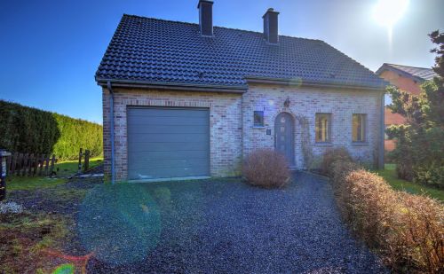 Villa 3 chambres à rafraîchir avec garage et jardin Villa 3 chambres à rafraîchir avec garage et jardin