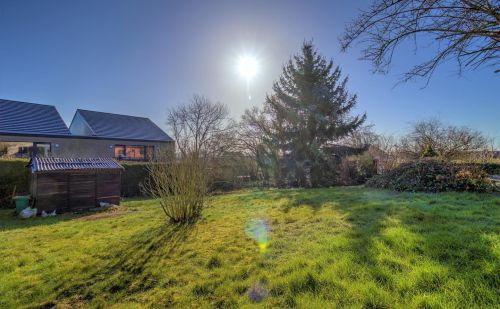 Villa 3 chambres à rafraîchir avec garage et jardin Villa 3 chambres à rafraîchir avec garage et jardin