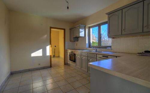 Villa 3 chambres à rafraîchir avec garage et jardin Villa 3 chambres à rafraîchir avec garage et jardin