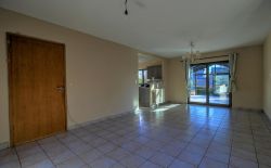 Villa 3 chambres à rafraîchir avec garage et jardin Villa 3 chambres à rafraîchir avec garage et jardin