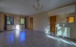 Villa 3 chambres à rafraîchir avec garage et jardin Villa 3 chambres à rafraîchir avec garage et jardin