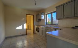 Villa 3 chambres à rafraîchir avec garage et jardin Villa 3 chambres à rafraîchir avec garage et jardin