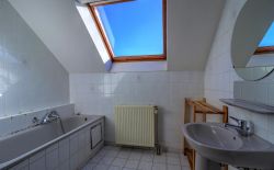 Villa 3 chambres à rafraîchir avec garage et jardin Villa 3 chambres à rafraîchir avec garage et jardin