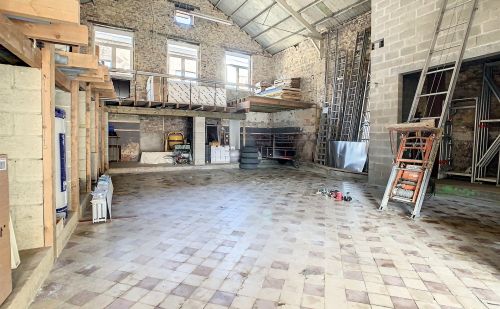 Entrepôt et bureaux au centre d'Angleur Entrepôt et bureaux au centre d'Angleur