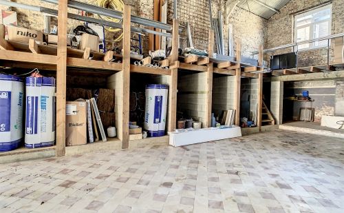 Entrepôt et bureaux au centre d'Angleur Entrepôt et bureaux au centre d'Angleur