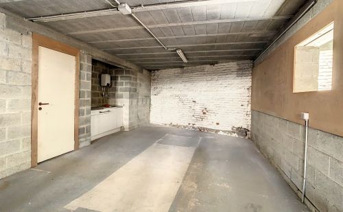 Entrepôt et bureaux au centre d'Angleur Entrepôt et bureaux au centre d'Angleur