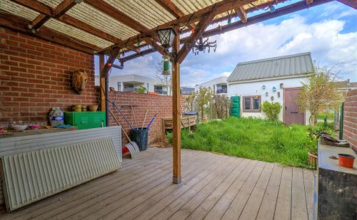 Maison 3 chambres à rénover avec jardin et garage