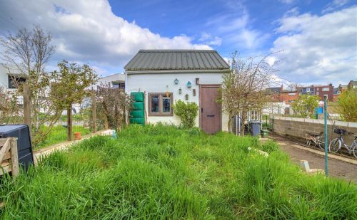 Maison 3 chambres à rénover avec jardin et garage