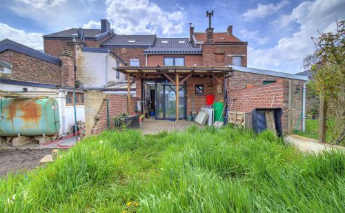 Maison 3 chambres à rénover avec jardin et garage