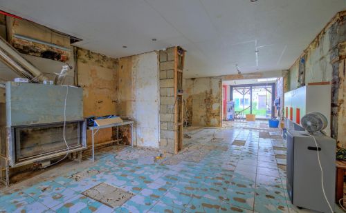 Maison 3 chambres à rénover avec jardin et garage