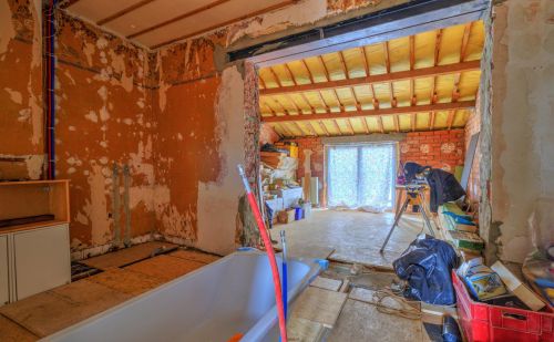 Maison 3 chambres à rénover avec jardin et garage