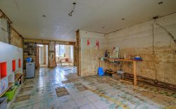 Maison 3 chambres à rénover avec jardin et garage