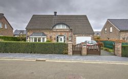 Imposante villa 3 chambres avec jardin et garage