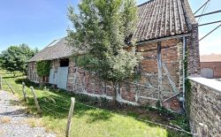 Grange en colombage à réhabiliter en vente à Heure-le-Romain