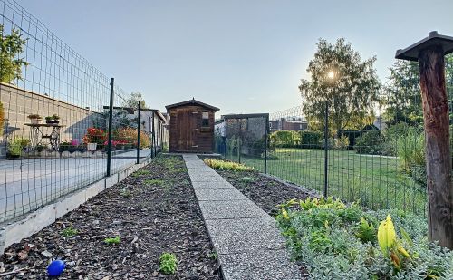 Maison 2 chambres + bureau avec jardin Maison 2 chambres + bureau avec jardin