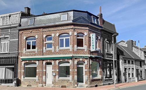 Maison de commerce ou pour profession libérale au centre de Vaux-sous-Chèvremont