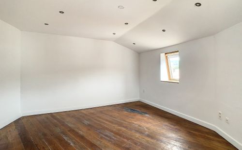 Maison de commerce ou pour profession libérale au centre de Vaux-sous-Chèvremont