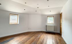 Maison de commerce ou pour profession libérale au centre de Vaux-sous-Chèvremont