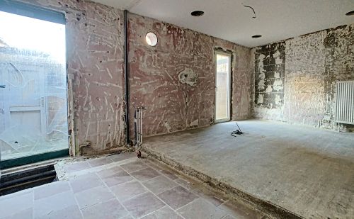 Rez-de-chaussée commercial au centre de Vaux s/Chèvremont