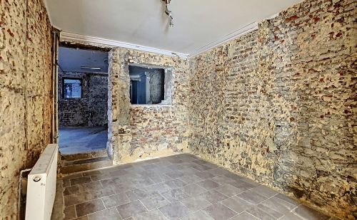 Rez-de-chaussée commercial au centre de Vaux s/Chèvremont