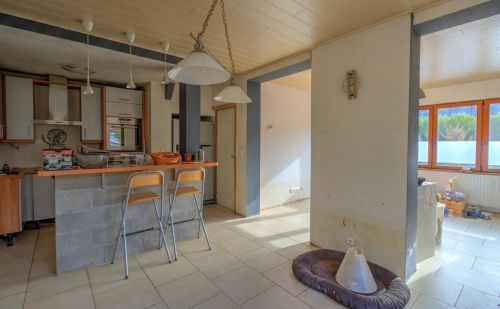 Maison 2 chambres à rafraîchir avec petit jardin