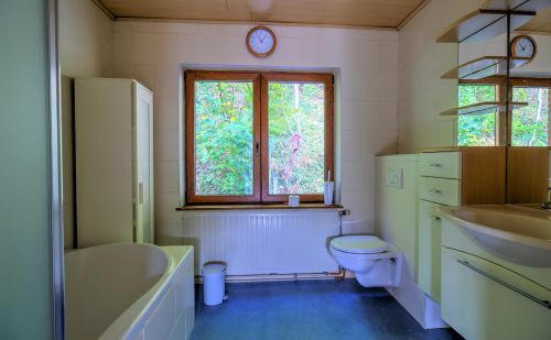 Maison 2 chambres à rafraîchir avec petit jardin