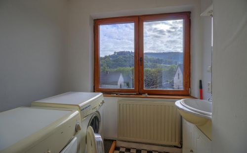 Maison 2 chambres à rafraîchir avec petit jardin