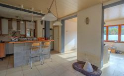 Maison 2 chambres à rafraîchir avec petit jardin