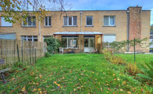 Maison 4 chambres à rénover avec jardin et garage