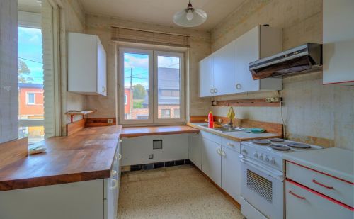 Maison 4 chambres à rénover avec jardin et garage