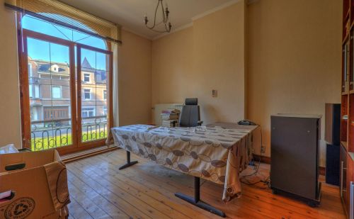 Spacieuse maison à rénover avec jardin